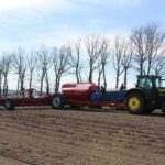 Агрофірма «Ольгопіль» сіє кукурудзу та соняшник – у полі працює точна техніка