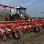 На Тернопільщині сіють цукрові буряки