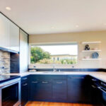 Чим гарні кухні до стелі?