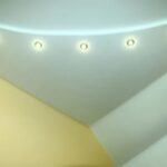 Як встановити світильники на стелі?