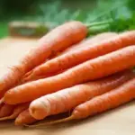 Як заохотити бджіл до запилення моркви