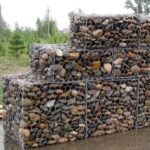 Як зробити підпірну стінку з габіонів?