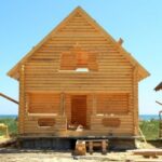 Коли краще починати зводити дерев'яні будинки?
