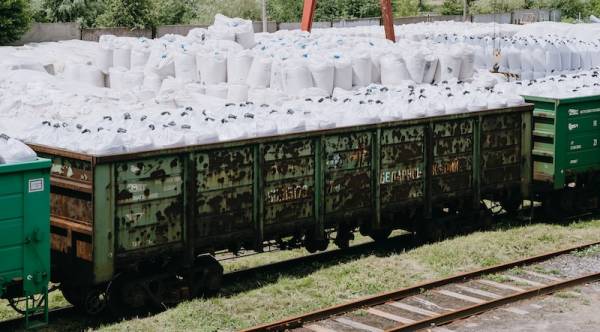 Польські аграрії вимагають від Туска знизити ціни на добрива для українських фермерів